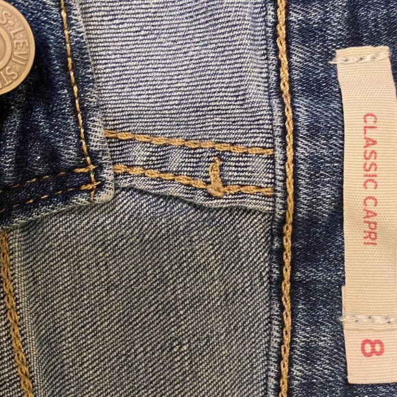 Levi’s Classic Capris Size 8 - Picture 3 of 5